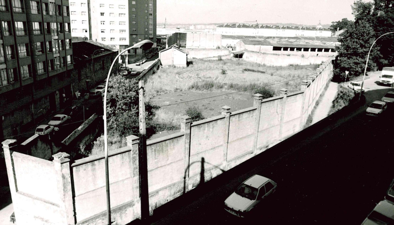 El solar de los antiguos depósitos de Campsa, tras su derribo en 1984