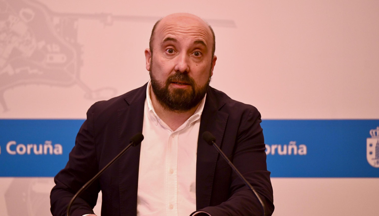 José Manuel Lage Tuñas motiva a la UDC a volver a proponer el grado