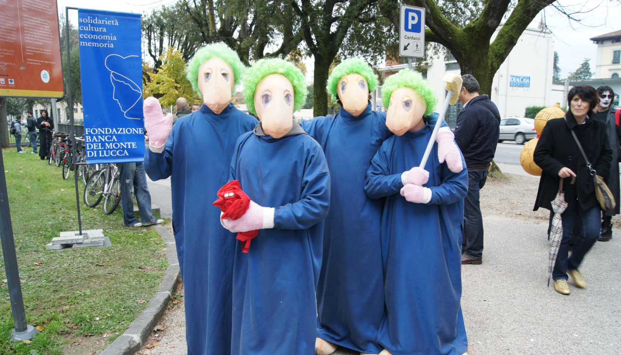 Un grupo con disfraces de los Lemmings en una convención