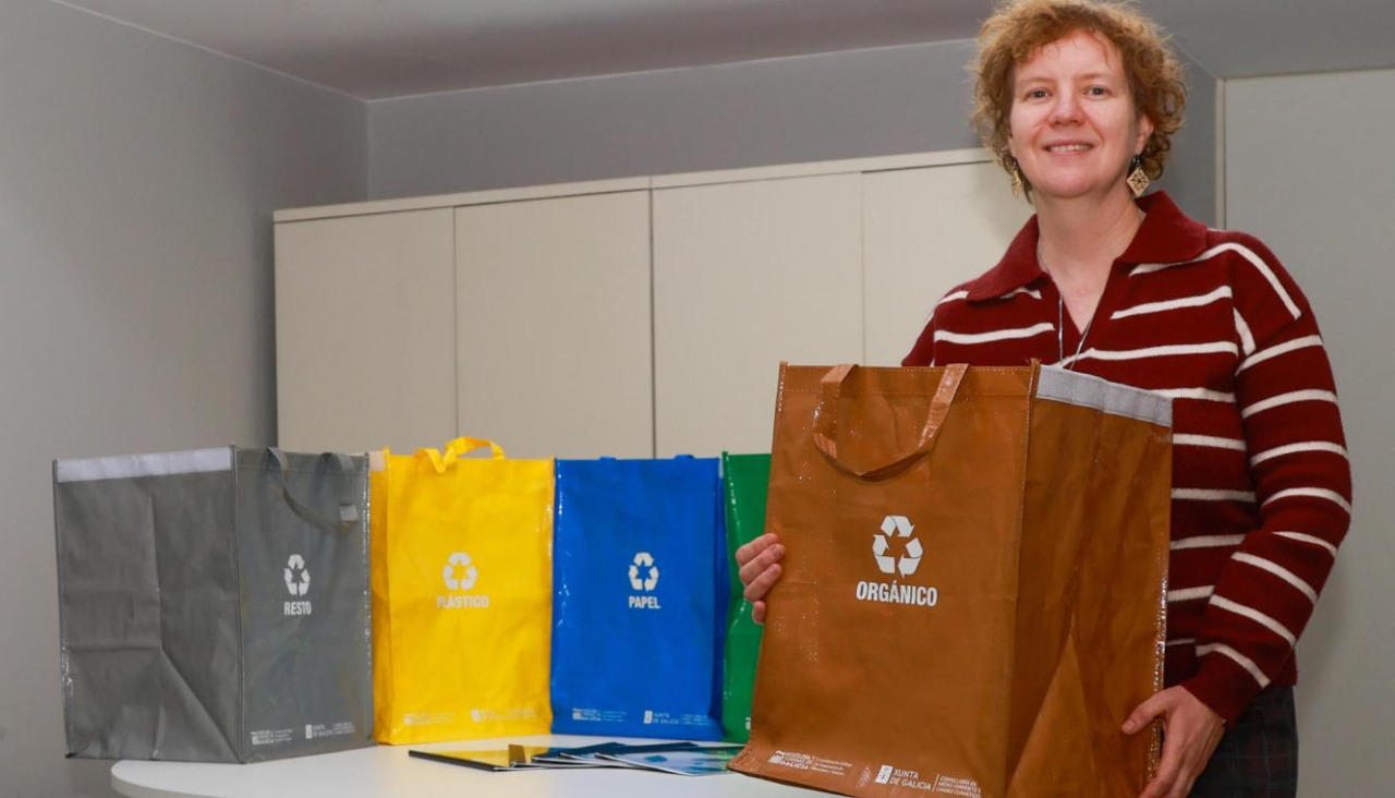 Silvia Kehl, con el material didáctico de sus charlas