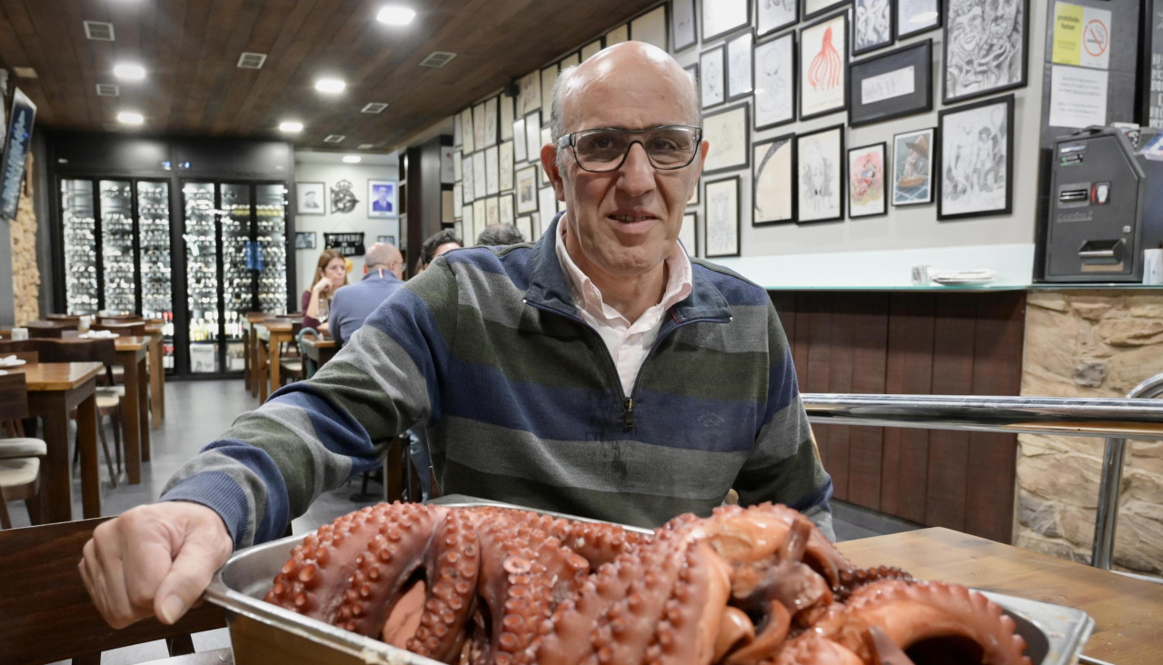 Antonio Rodríguez, en el interior de A Pulpeira de Melide