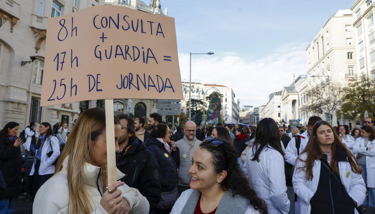 La manifestación médica, este martes, junto al Congreso