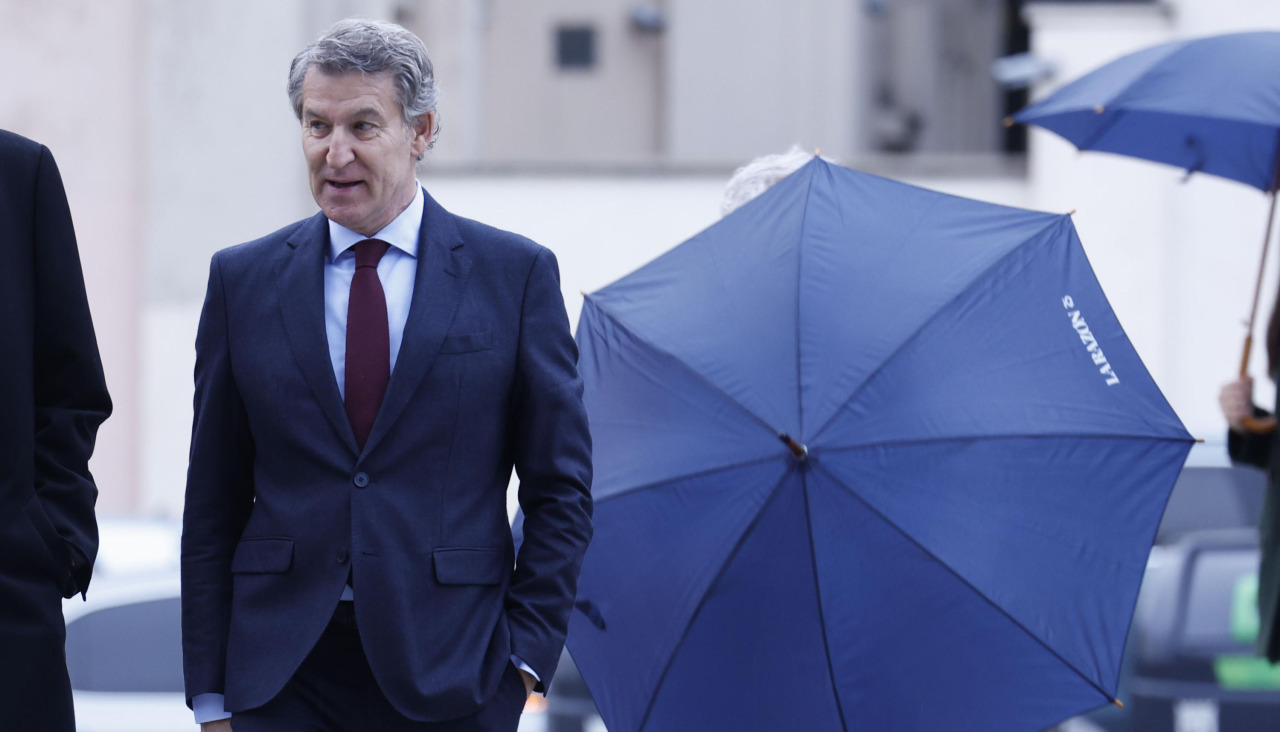 El Líder del PP, Alberto Núñez Feijóo, camino de un acto el pasado día 2 de diciembre en Madrid