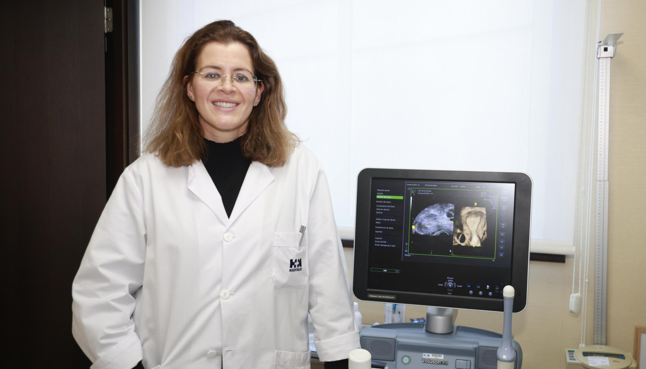 La ginecóloga Ana Pereda posa en una consulta del HM Belén