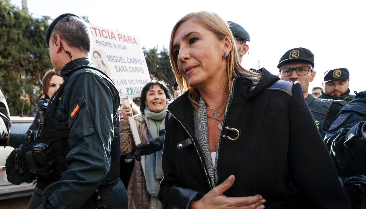 La exconsellera Pradas, este lunes, a su llegada al juzgado