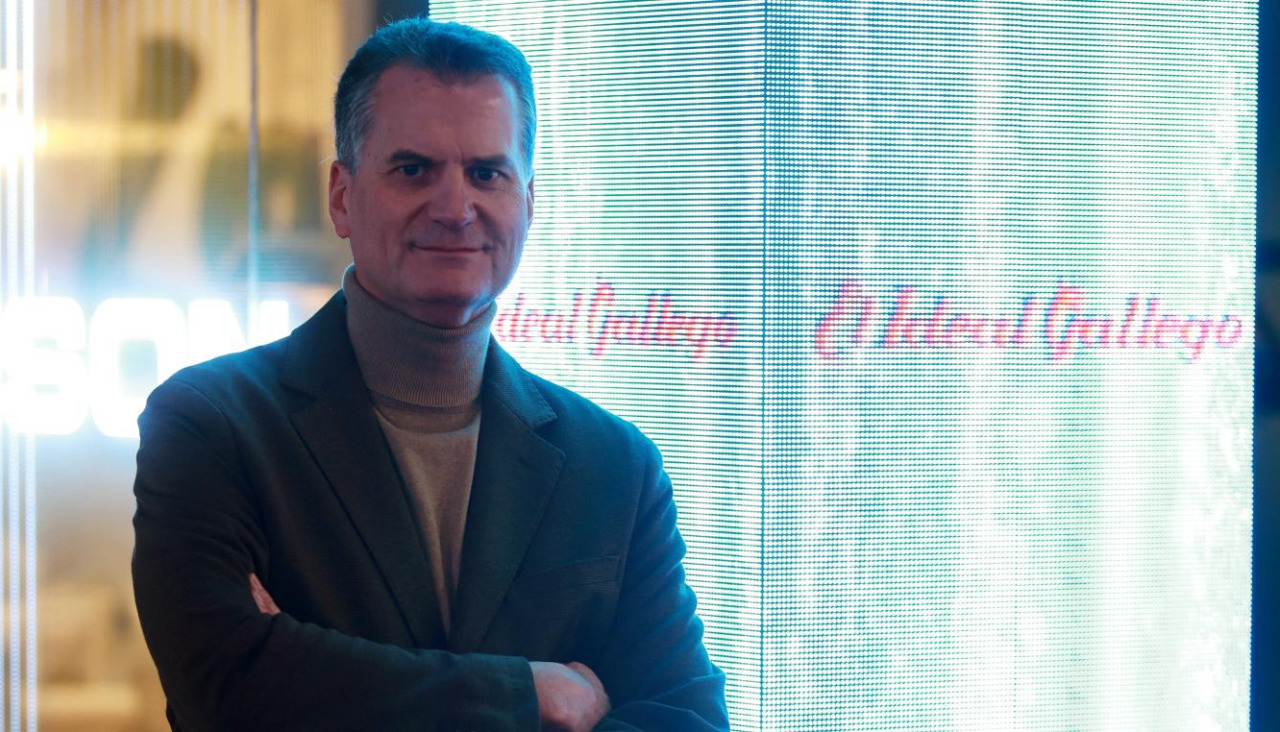 Alberto Cáceres posa en la sede de Trison en Espíritu Santo