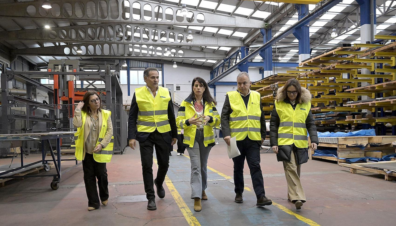 Visita de la conselleira María Martínez Allegue a las instalaciones de Aluman