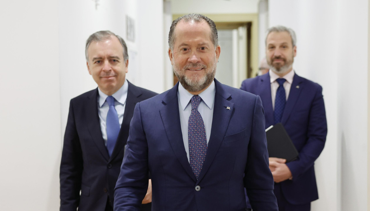 l presidente de Abanca, Juan Carlos Escotet, junto al consejero delegado, Francisco Botas y el director general financiero, Alberto de Francisco