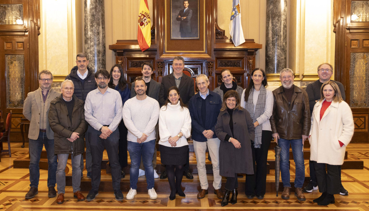 La alcaldesa de A Coruña recibió a los participantes en el concierto Chorus