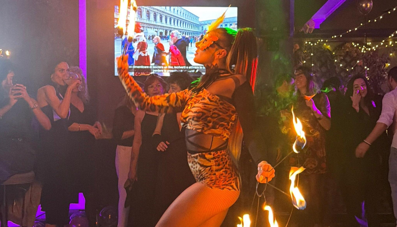 Una domadora de fuego, durante el show del domingo