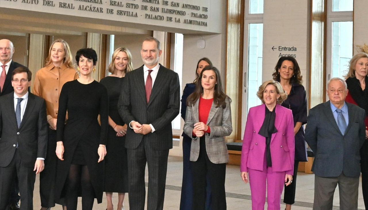 Los miembros del Real Patronato, con Marta Ortega justo detrás de Felipe VI y Letizia