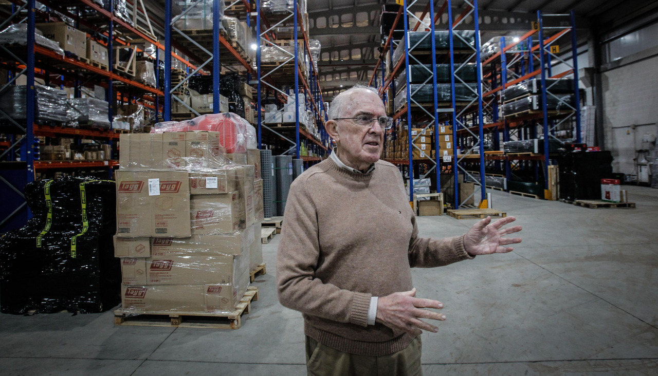El presidente de Torres & Sáez, Enrique Sáez, en la central de la empresa en Pocomaco 