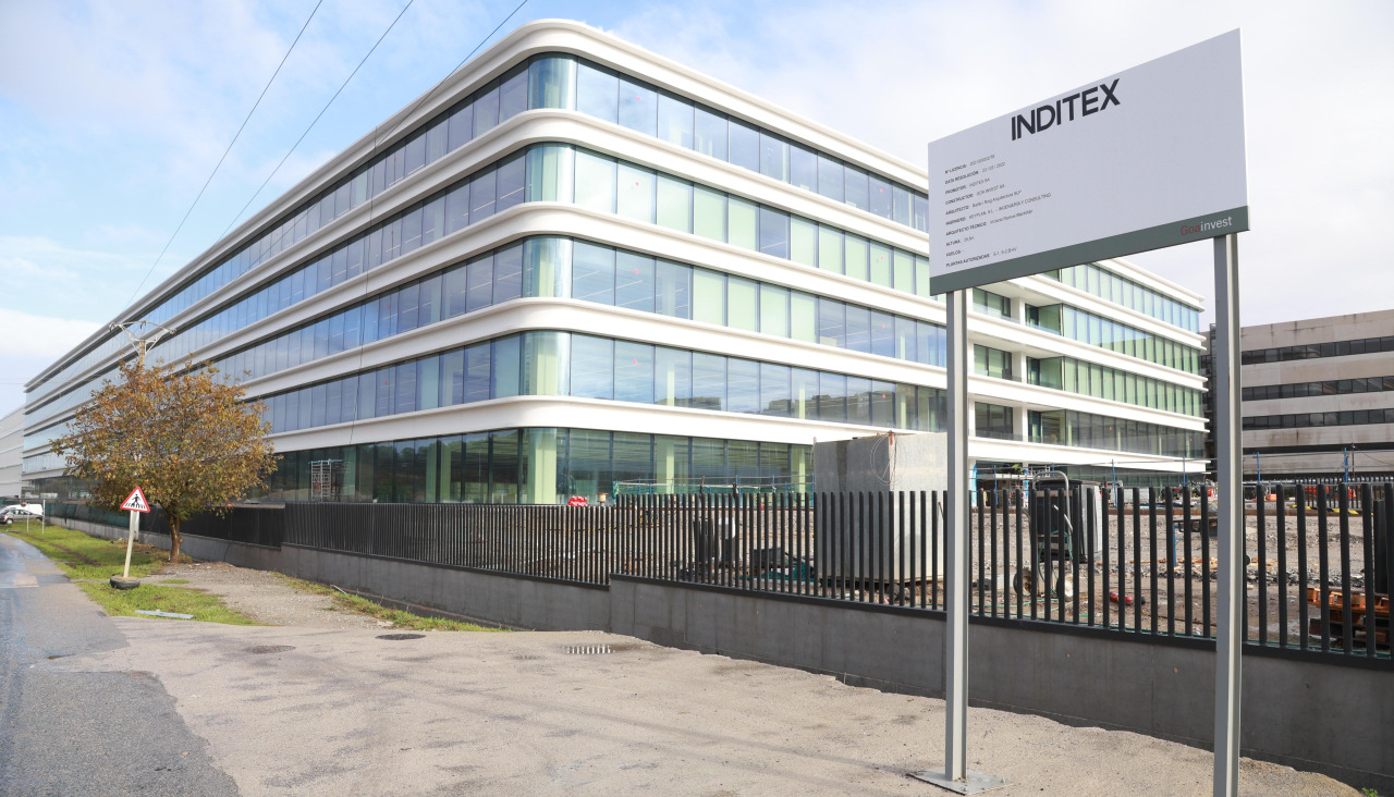 La multinacional Inditex tiene su sede en el polígono de Sabón