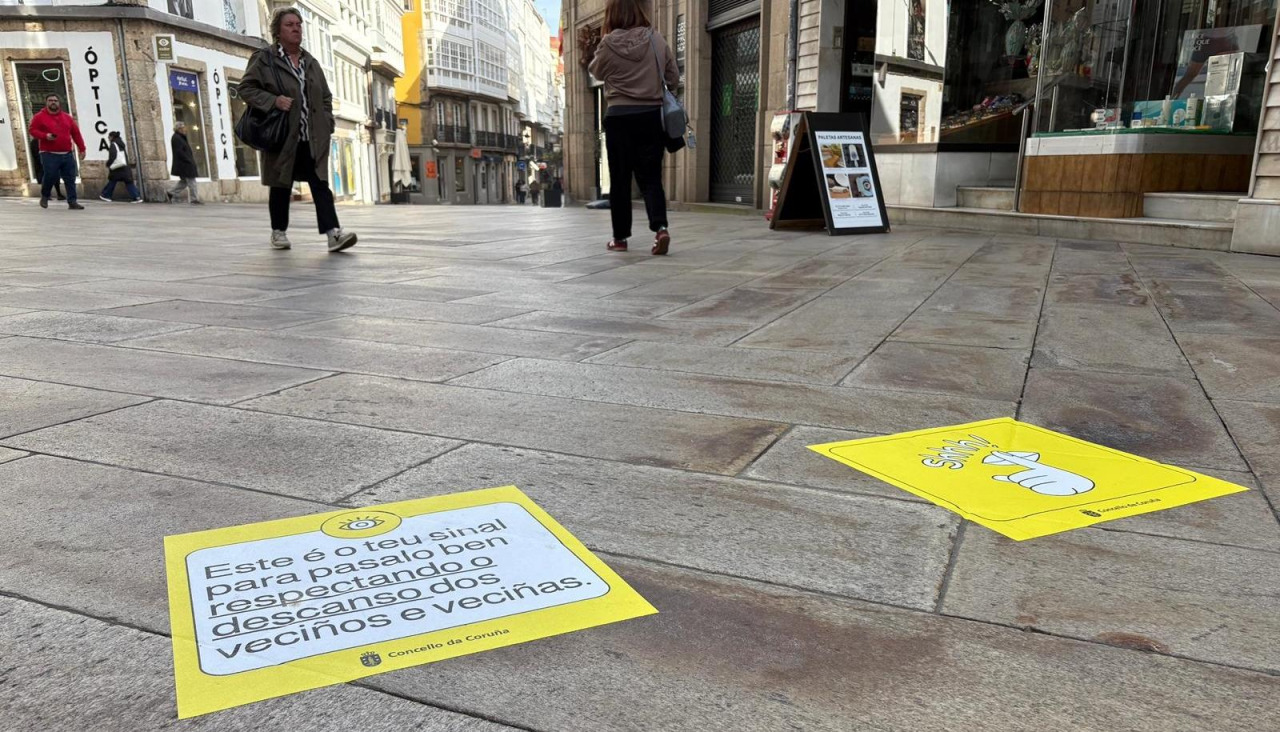 Carteles en la calle Real