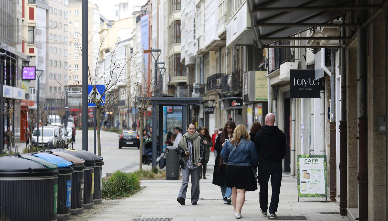 Ambiente en la renovada calle San Andrés, este martes