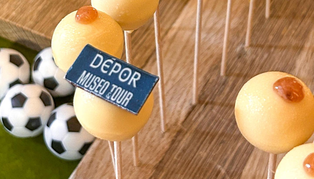 Pinchos de Montesqueiro en la inauguración del museo del Dépor