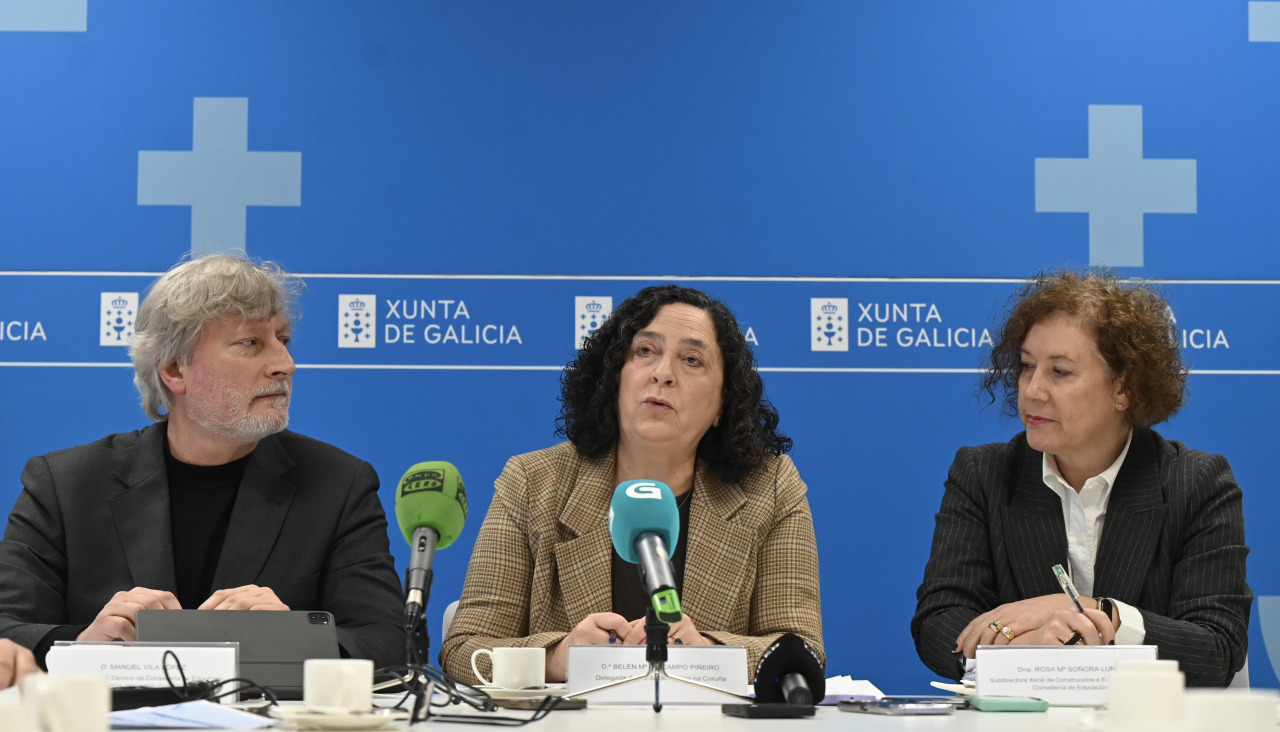 Vila, Docampo y Soñora, esta mañana, en la delegación de la Xunta en A Coruña