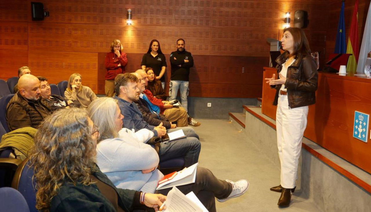 Ángeles Vázquez, durante su intervención de este sábado en unas jornadas astronómicas sobre el eclipse del 12 de agosto 