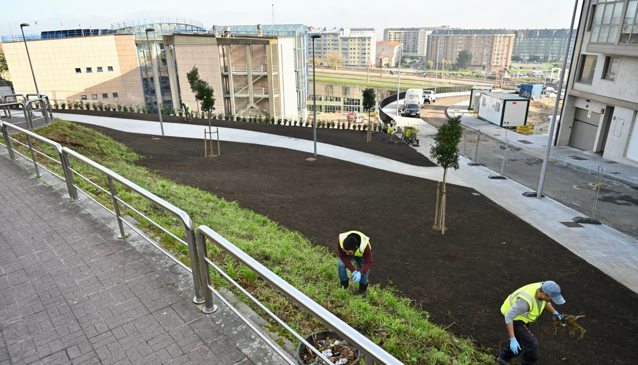 Obras de urbanización que se desarrollan en San Amaro, con las que se crearán nuevas calles y zonas verdes