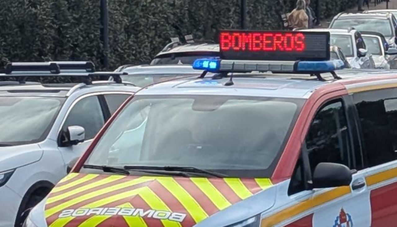 Los Bomberos de A Coruña celebran su patrón con un desfile por la ciudad que llegó hasta la Torre de Hércules