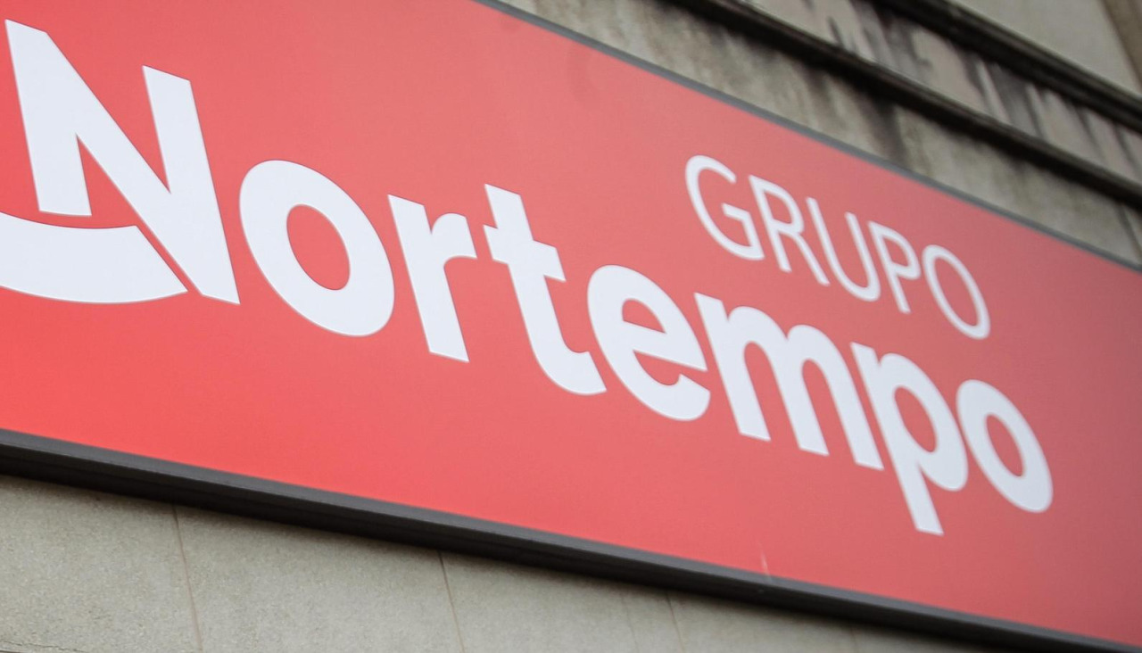 Ángel Pidal posa en las oficinas centrales de Nortempo en A Coruña