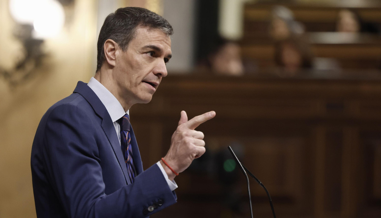 MADRID (ESPAÑA), 25/03/2026.- El presidente del Gobierno, Pedro Sánchez interviene este miércoles durante el pleno del Congreso de los Diputados en Madrid donde el Ejecutivo explica su posición contra la guerra en Irán e informará de las medidas adoptadas para combatir sus efectos en un ambiente político marcado por la convocatoria de elecciones en Andalucía. EFE/ Sergio Pérez