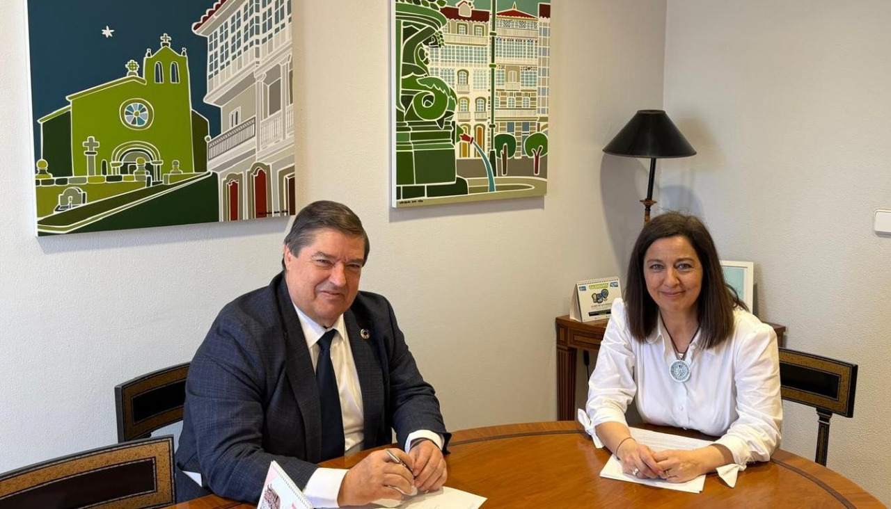 Julio Abalde se reunió con María Barral en el despacho de la alcaldesa en el Edificio Archivo