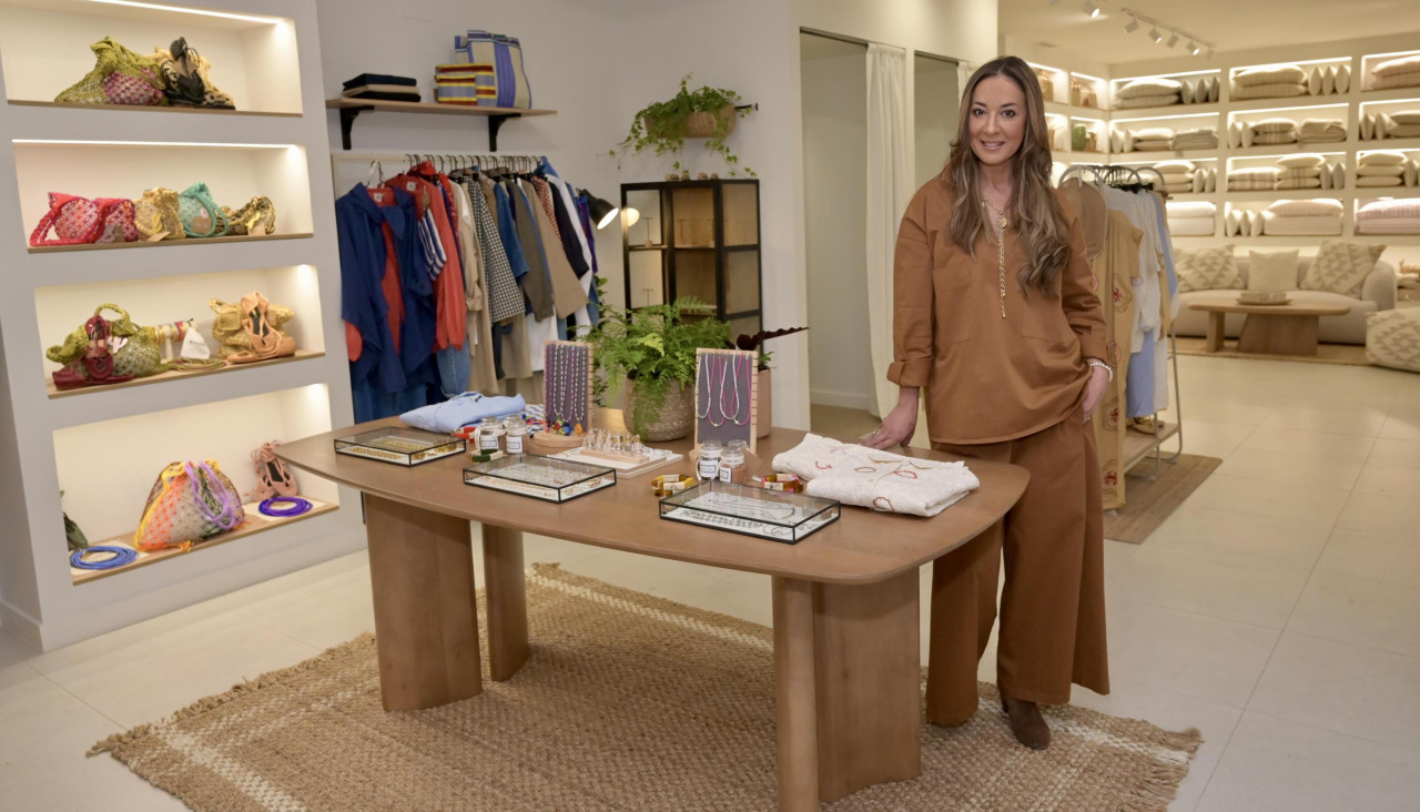 Iria Pereira, en su tienda de Santa Cristina