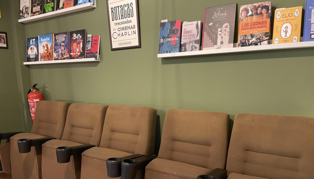 Butacas de los cines Chaplin en la librería Galgo Azul