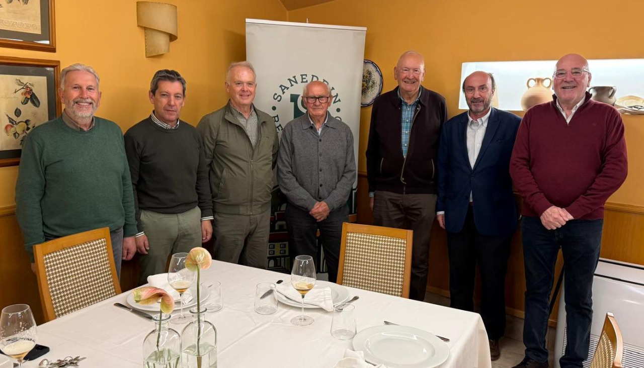 José Valentín, en el cenro, invitado del 'Sanedrín Betanceiro'