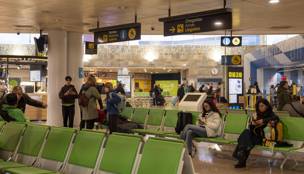 Pasajeros en la terminal de Alvedro