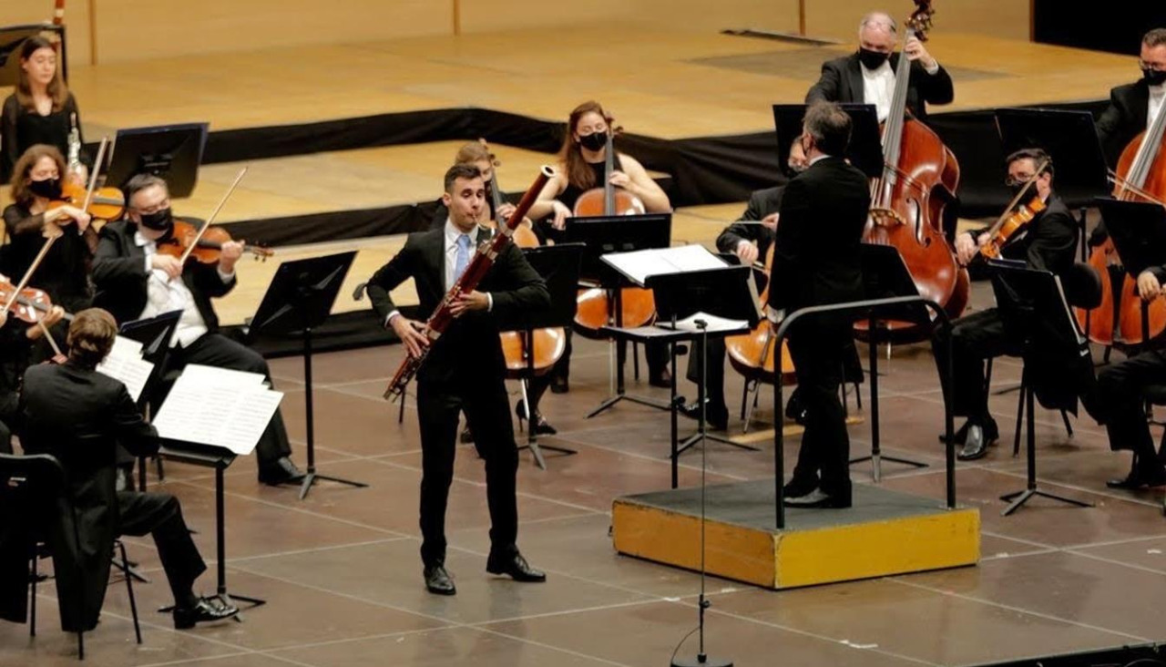 El fagotista coruñés Esteban García Vidal durante un concierto con la Sinfónica de Galicia