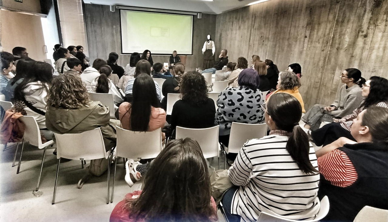 Mercedes Peón intervino en la presentación de la iniciativa 'Somos Pandereteiras'