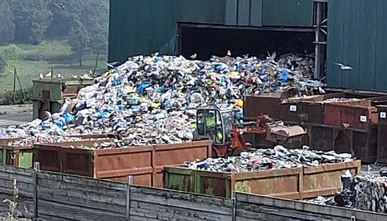La basura rebosa en Nostian