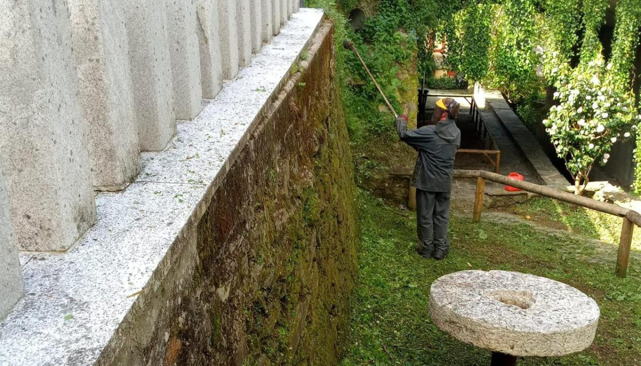 Limpieza en Caraña, en el entorno del río Pelamios