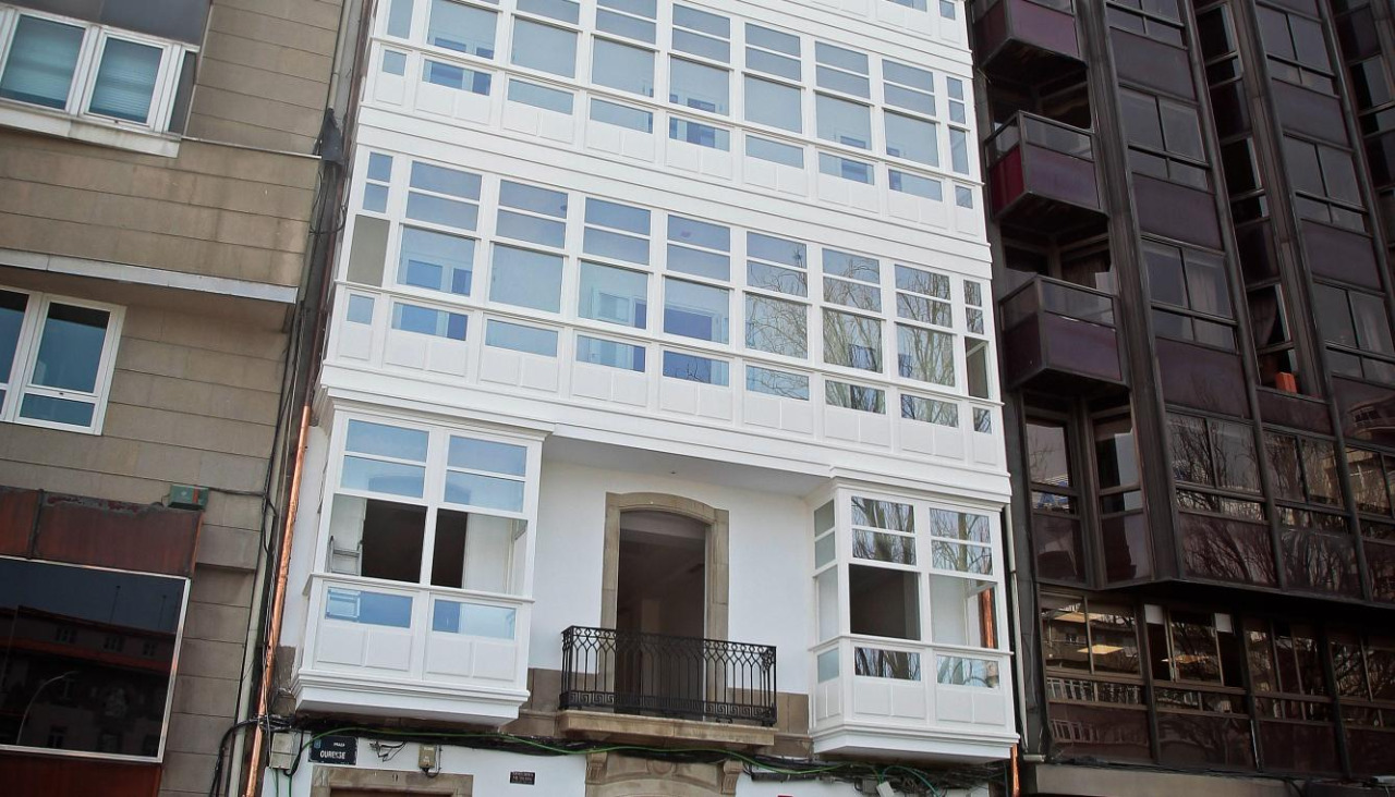 El inmueble descubrió su fachada recientementeEdificio de la plaza de Ourense