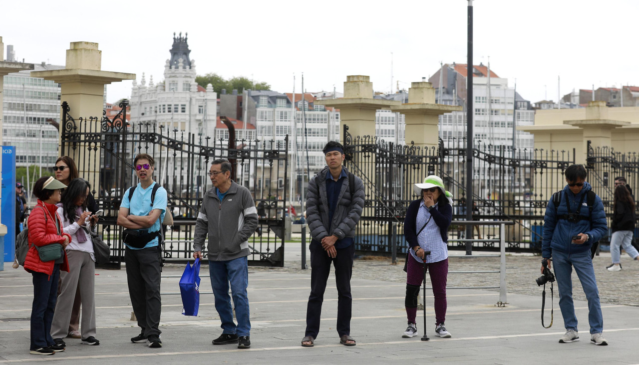 Turistas en la zona de La Marina