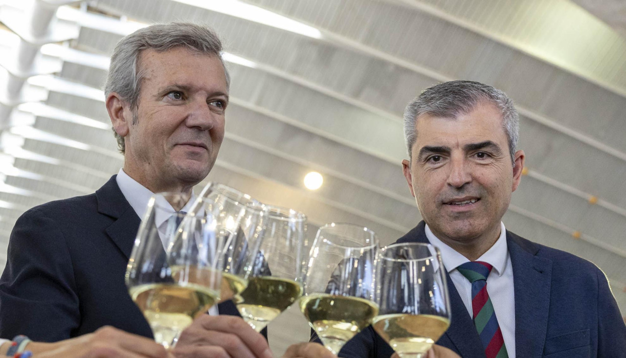 Rueda y Domínguez, este jueves, en un momento de la visita a la feria