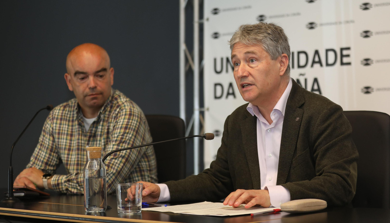 Diego Andrade y Ricardo Cao, esta mañana, en el Rectorado de la UDC