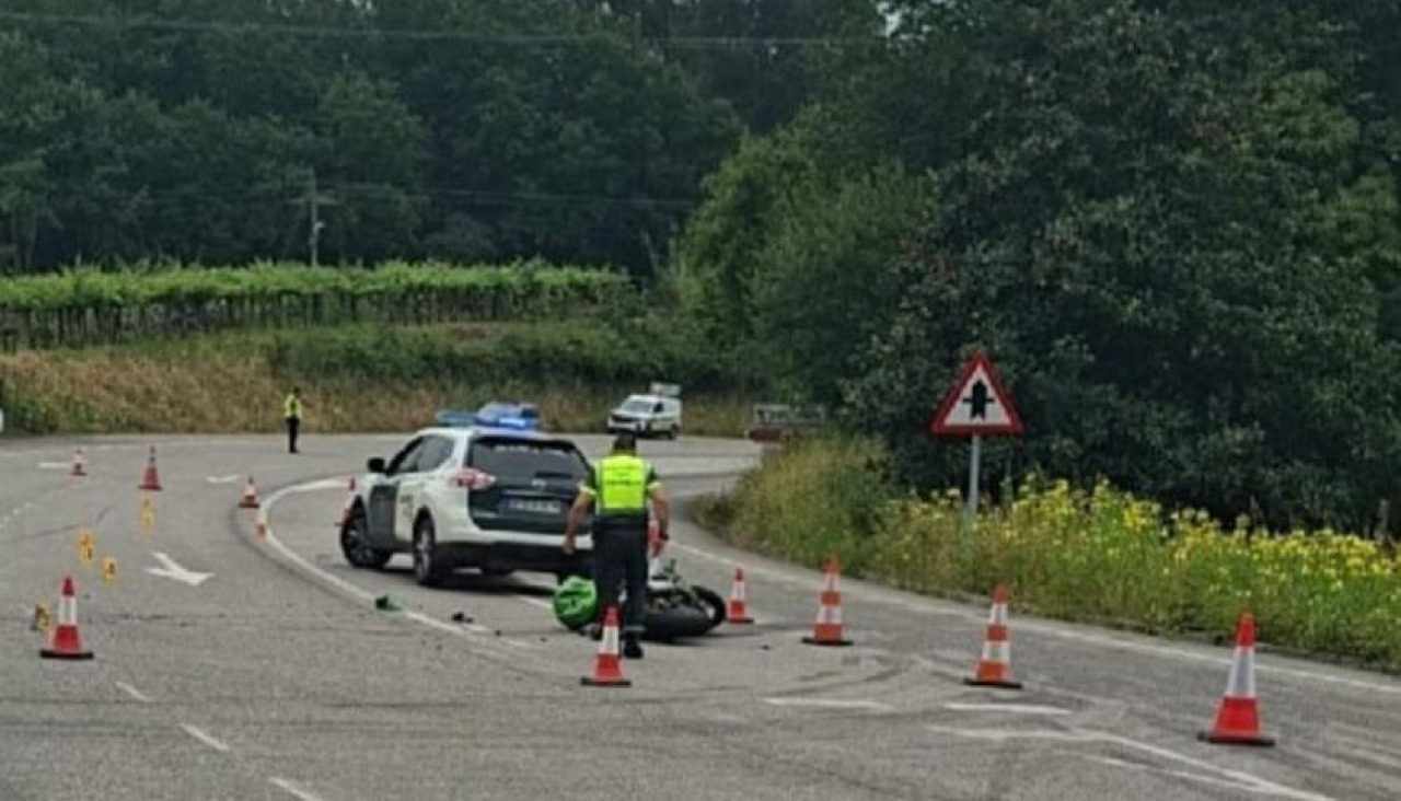 Un motorista ha fallecido en Arbo (Pontevedra) este sábado tras colisionar con un coche