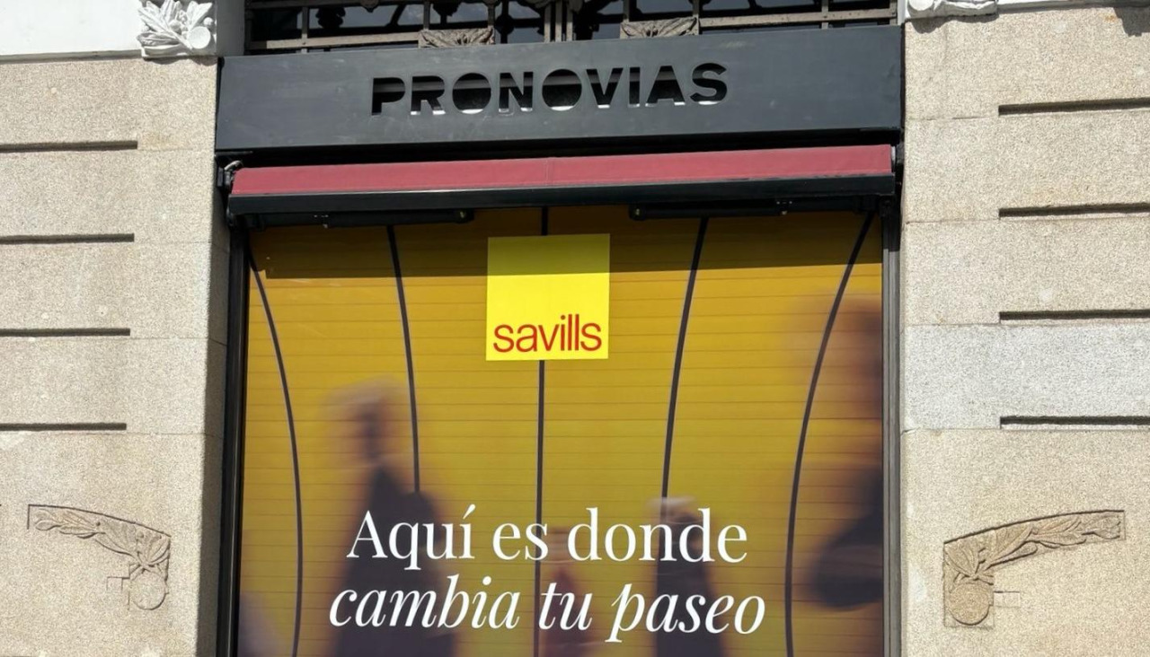 Tienda de Pronovias cerrada en la plaza de Lugo