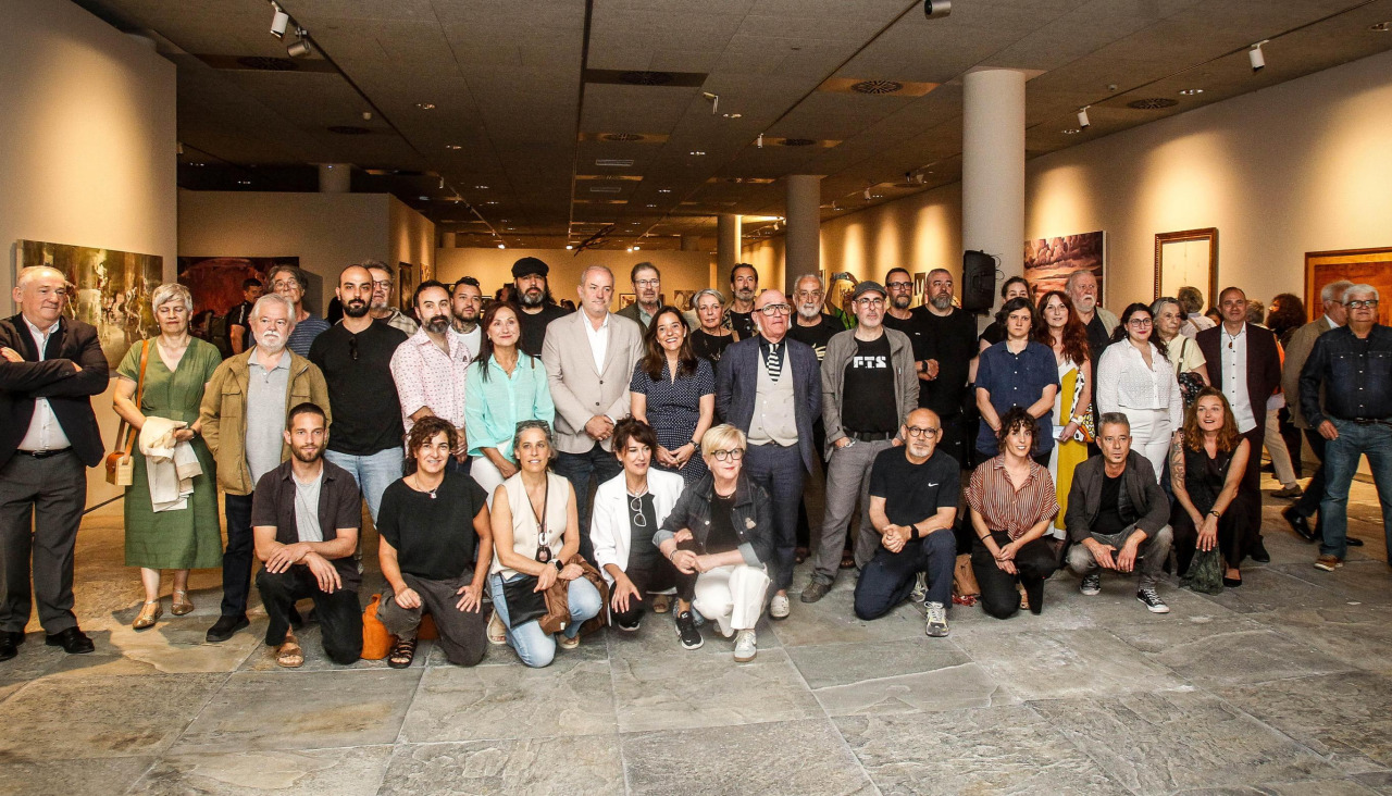Los participantes en Estudios Abertos, con INés Rey y Gonzalo Castro en el centro
