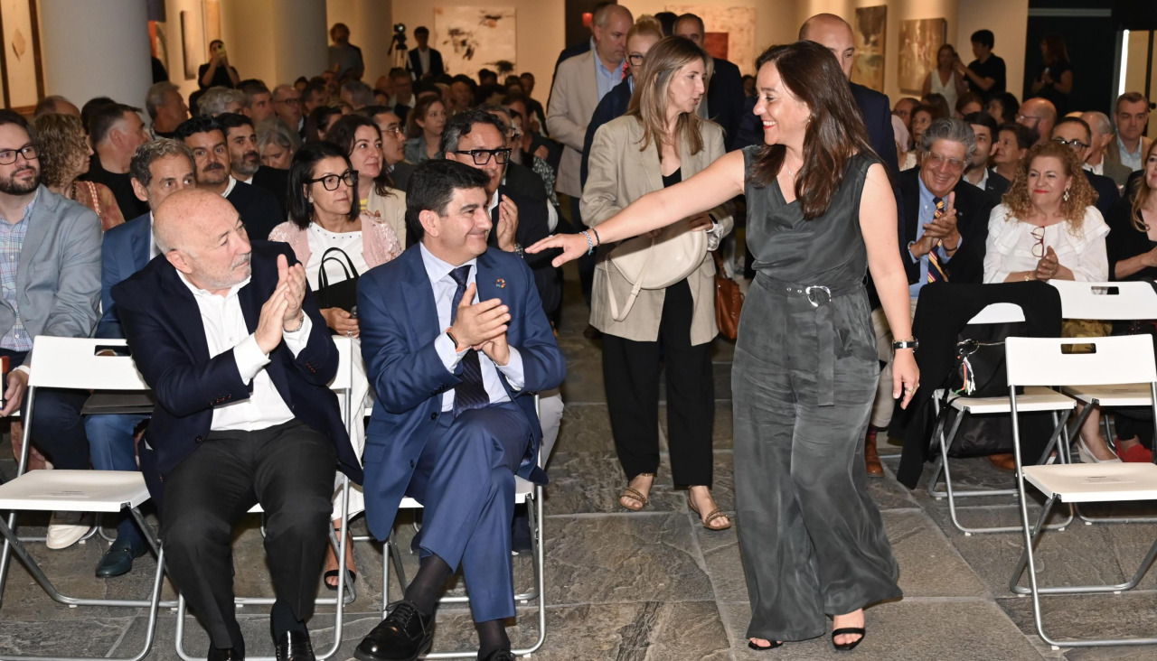 Entrada de Inés Rey con sus concejales