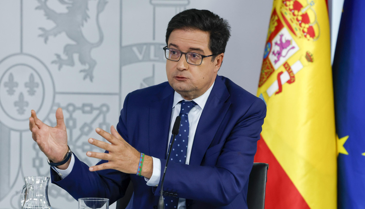 El ministro Óscar López