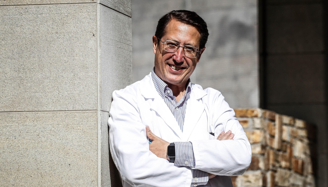 El alergólogo del Chuac Joaquín Martín posa en el Abente y Lago