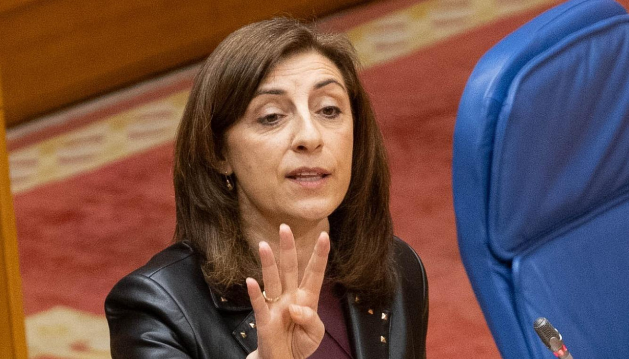 La conselleira de Medio Ambiente, Ángeles Vázquez, durante una intervención en el Parlamento gallego