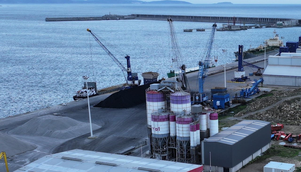 Instalaciones de Hormigones Carral en el Puerto Exterior de Langosteira