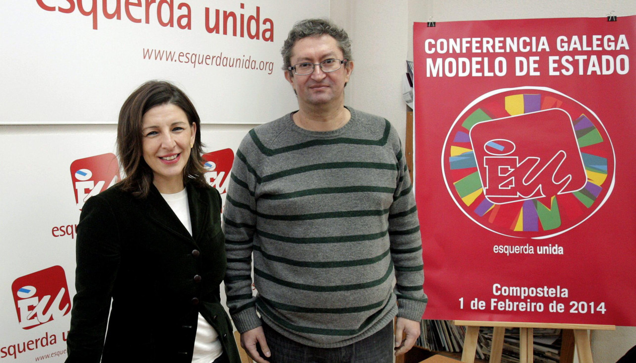 Yolanda Díaz posa con Xavier Ron durante su época como diputado en AGE