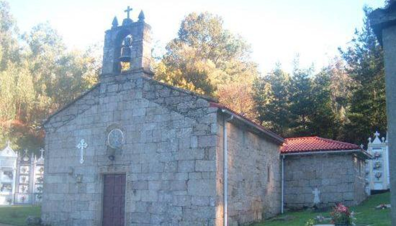Exterior de la iglesia de San Vicenzo de Fervenzas, en Aranga
