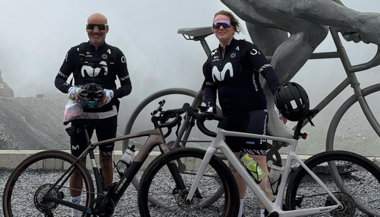 Isaura Toja y Óscar Cambón en el Tourmalet